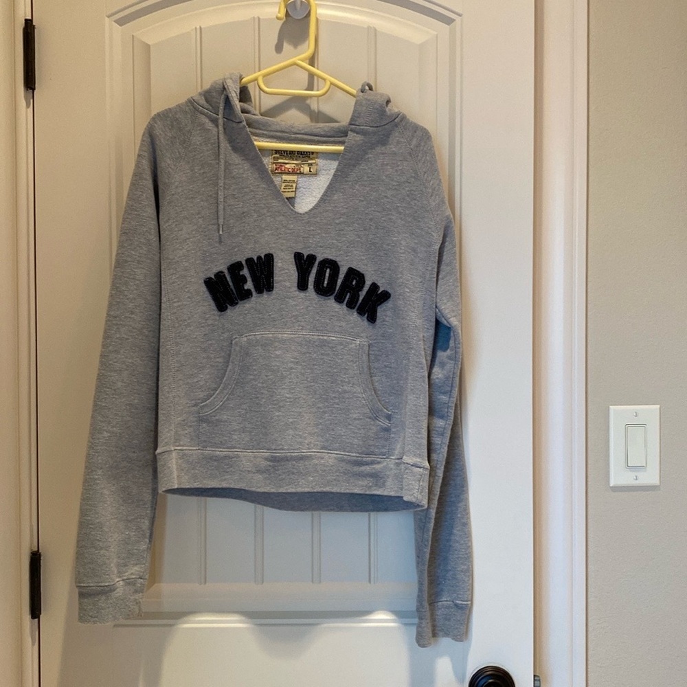 10/10 Steve and berry grey hoodie sweatshirt will fit a woman’s exsmall to small